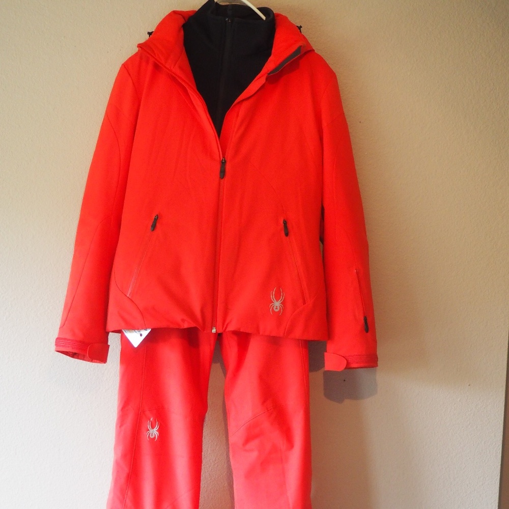 ** SOLD**Spyder Women's Snow Suit (jacket and pants) Size 8